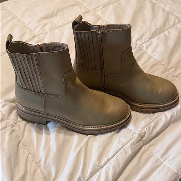 Women’s Tan Combat Boots - Picture 3 of 5